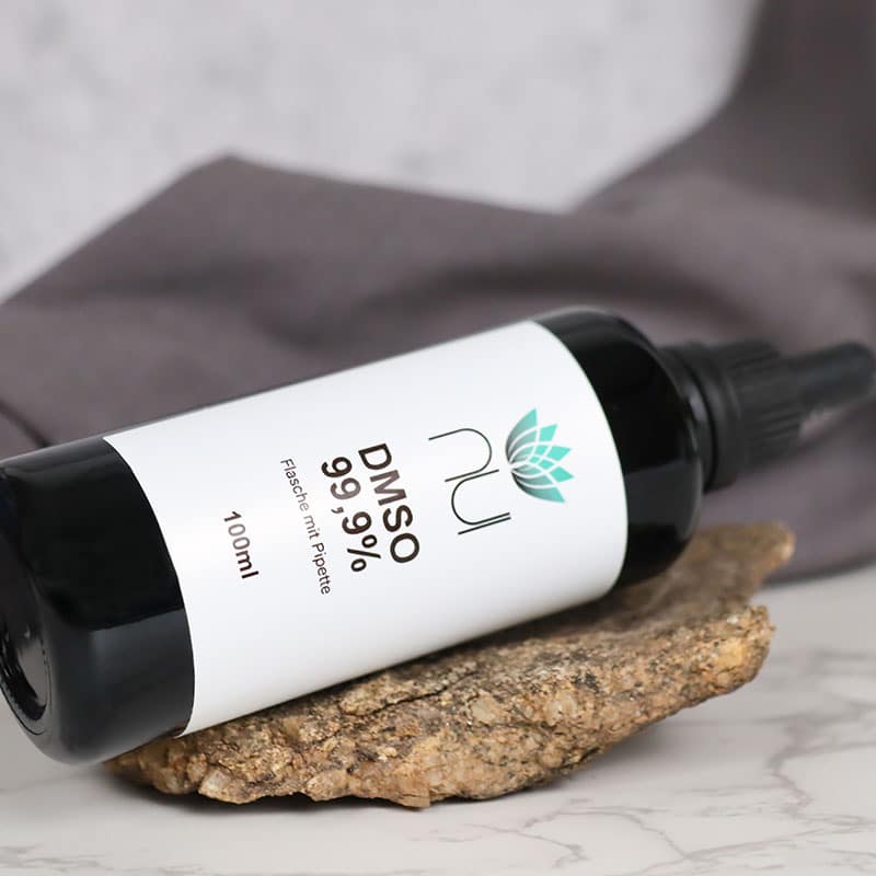NUI DMSO Tropfen Flasche liegt