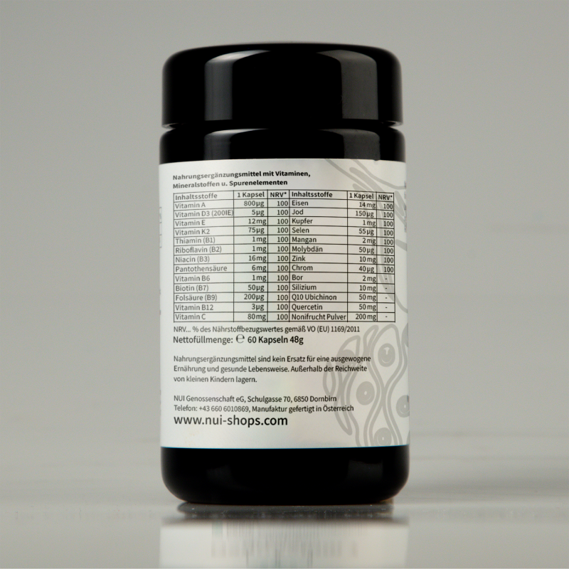 Etikett mit Inhaltsstoffen von den NUI Multivitamin Kapseln
