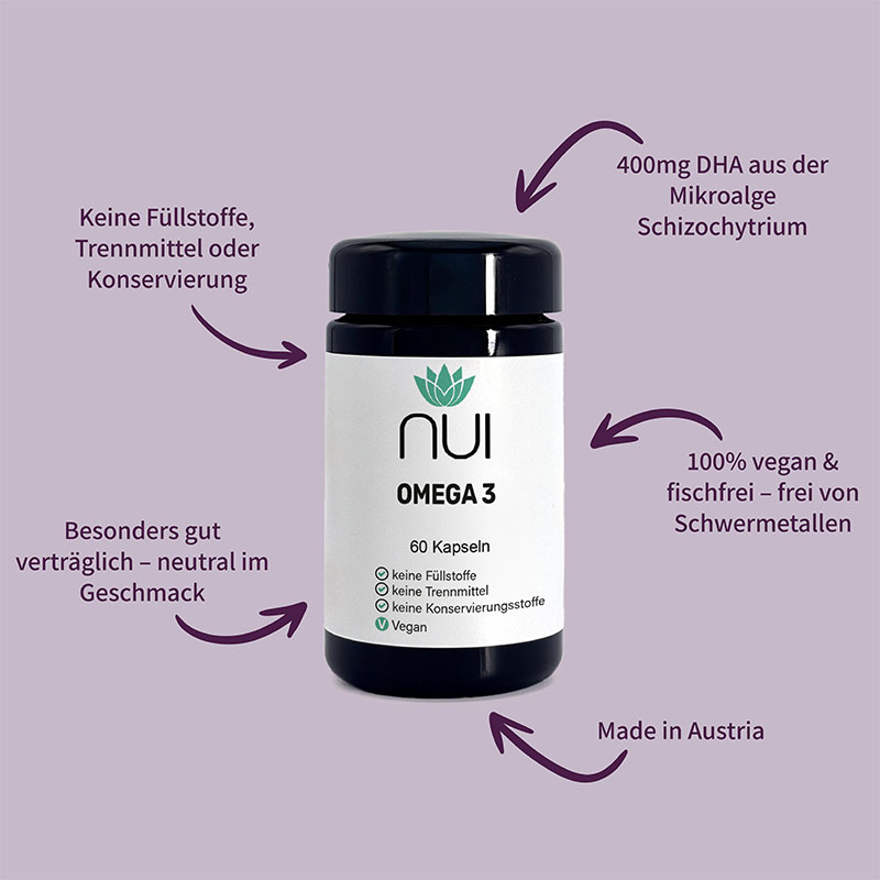 Lila Hintergrund mit einer Flasche NUI Omega 3 in der Mitte. Drumherum kreisförmig Pfeile mit Text: ‘DHA & EPA aus Algenöl – pflanzlich & nachhaltig’, ‘Für Herz, Gehirn & Sehkraft’, ‘Ohne Füllstoffe, vegan’, ‘Made in Austria – höchste Qualität.