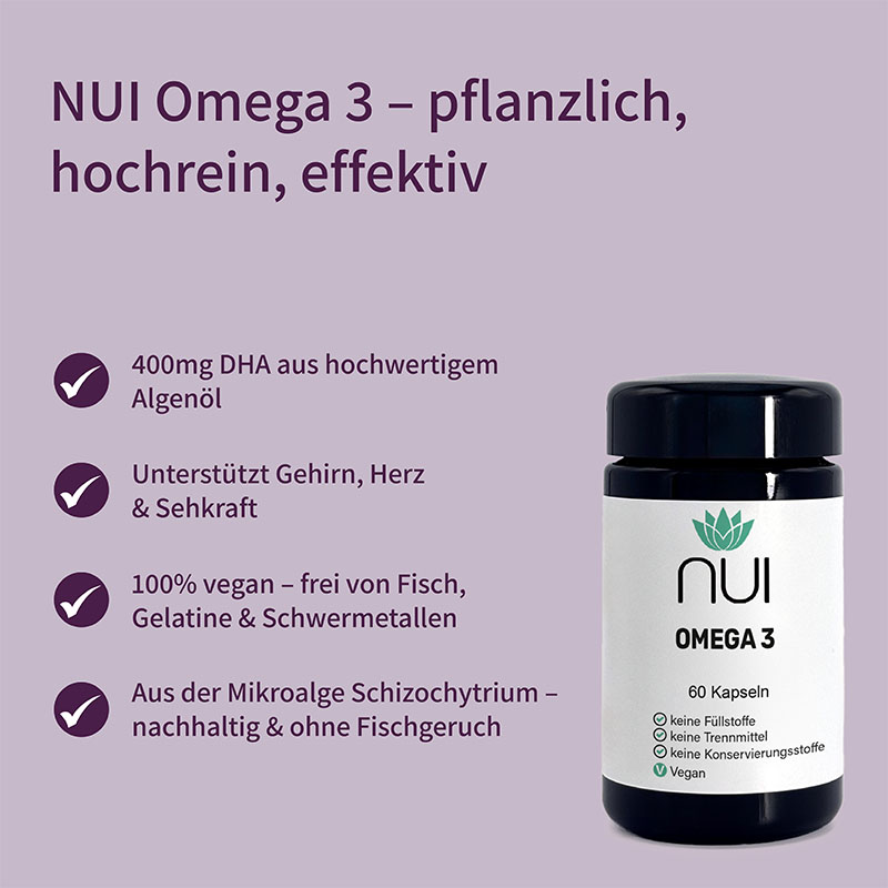 Lila Hintergrund mit Überschrift: ‘NUI Omega-3 – pflanzlich, hochrein, effektiv’. Links Bulletpoints: ‘DHA & EPA aus Algenöl’, ‘Für Herz, Gehirn & Sehkraft’, ‘Nachhaltig & vegan’. Rechts eine Flasche NUI Omega-3 Kapseln.
