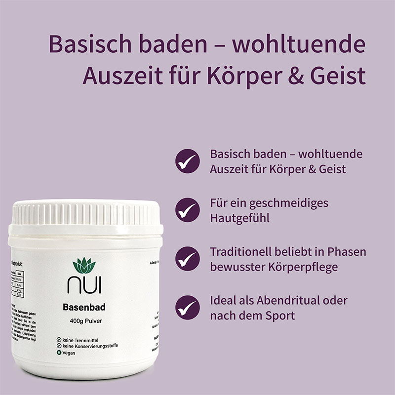 Lila Hintergrund mit Überschrift: ‘Basisch baden – wohltuende Auszeit für Körper & Geist’. Links Bulletpoints: ‘Fördert die Hautreinigung & Regeneration’, ‘Unterstützt den Säure-Basen-Haushalt’, ‘Vegan & ohne Duftstoffe’. Rechts ein weißer Behälter NUI Basenbad.