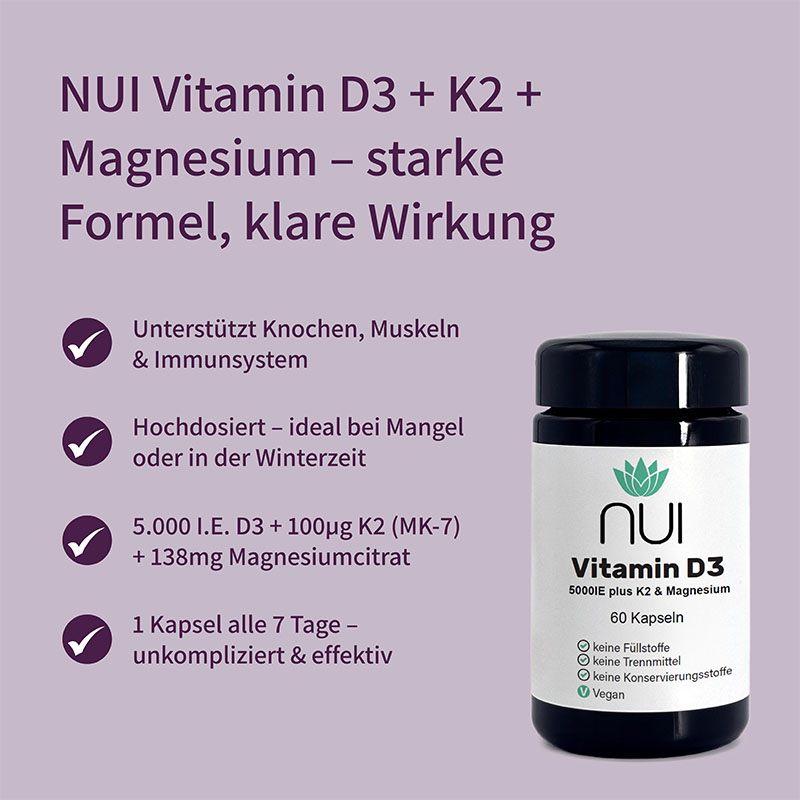 Lila Hintergrund mit Überschrift: ‘NUI Vitamin D3 + K2 + Magnesium – starke Formel, klare Wirkung’. Links Bulletpoints: ‘Mit 5.000 IE Vitamin D3, K2 MK-7 und Magnesiumcitrat’, ‘Unterstützt Knochen, Muskeln & Immunsystem’, ‘Ideal für Veganer’. Rechts eine Flasche NUI Vitamin D3 + K2 + Magnesium.