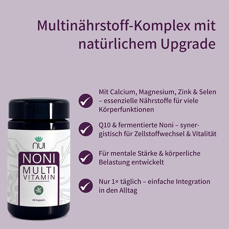 Lila Hintergrund mit Überschrift: ‘Multinährstoff-Komplex mit natürlichem Upgrade’. Links Bulletpoints: ‘Mit 13 Vitaminen für Zellen & Immunsystem’, ‘Fermentiertes Noni für Synergie-Effekt’, ‘Coenzym Q10 für Energie & Zellschutz’, ‘100 % vegan, natürlich & rein’. Rechts eine Flasche NUI NONI Multivitamin.