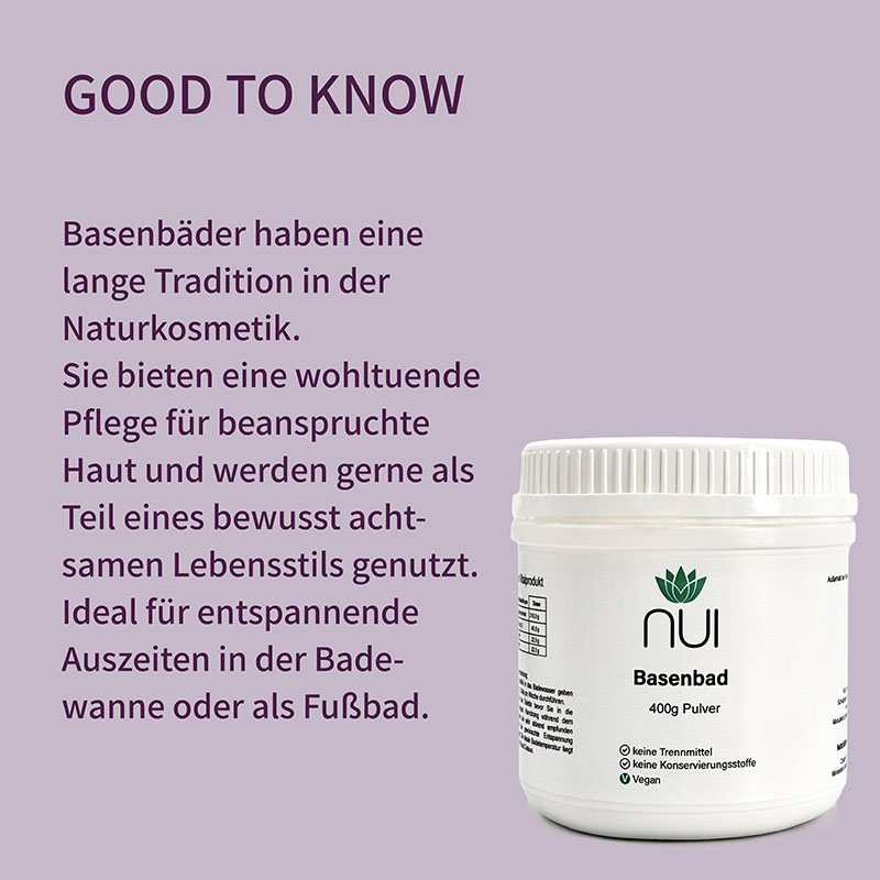 Lila Hintergrund mit Überschrift: ‘GOOD TO KNOW’. Textblock: ‘Basenbäder haben eine lange Tradition in der Naturheilkunde. Sie können die Haut reinigen, den Säure-Basen-Haushalt unterstützen und fördern ein entspanntes Wohlgefühl. NUI Basenbad ist rein natürlich und frei von Zusatzstoffen.’ Rechts ein weißer Behälter NUI Basenbad.