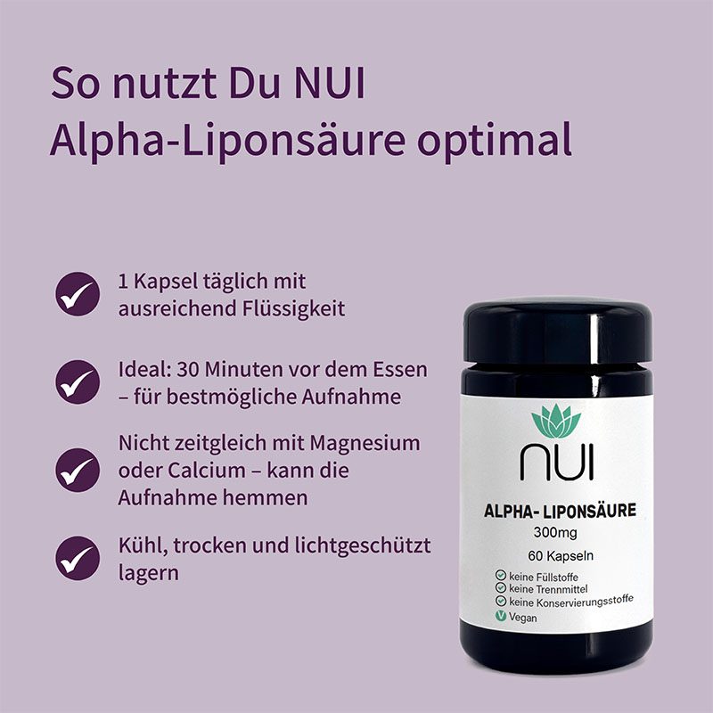 Lila Hintergrund mit Überschrift: ‘So nutzt Du NUI Alpha-Liponsäure optimal’. Links Bulletpoints: ‘1 Kapsel täglich mit ausreichend Flüssigkeit einnehmen’, ‘Mind. 30 Minuten vor dem Essen oder 2 Stunden danach’, ‘Nicht gemeinsam mit Magnesium einnehmen’, ‘Kühl, trocken & lichtgeschützt lagern’. Rechts eine Flasche NUI Alpha-Liponsäure.