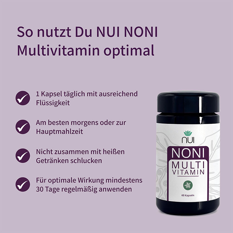 Lila Hintergrund mit einer Flasche NUI NONI Multivitamin in der Mitte. Drumherum kreisförmig Pfeile mit Text: ‘13 Vitamine für Zellen & Abwehr’, ‘Fermentiertes Noni für bessere Bioverfügbarkeit’, ‘Coenzym Q10 für Energie’, ‘100 % vegan & ohne Zusatzstoffe.