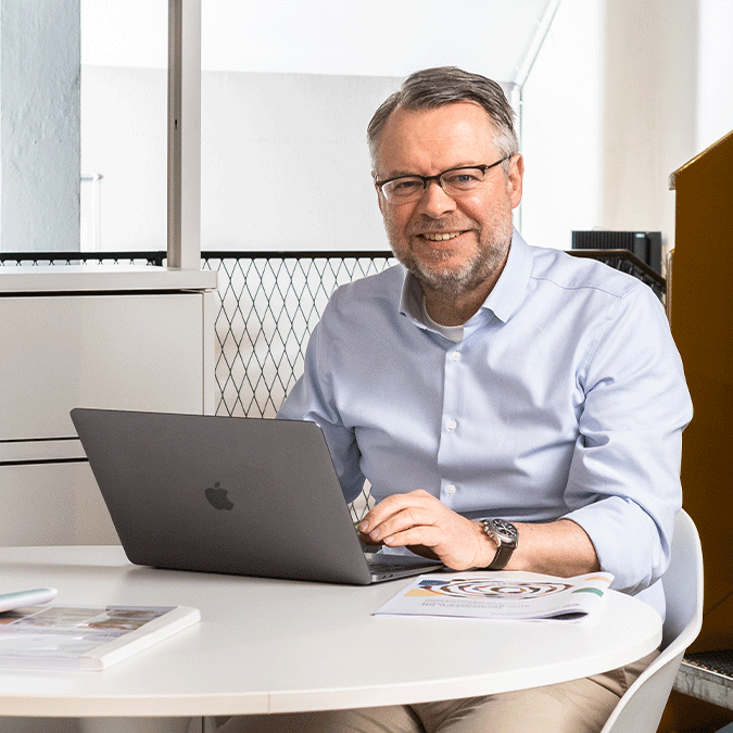 Hans — NUI Finanzchecker